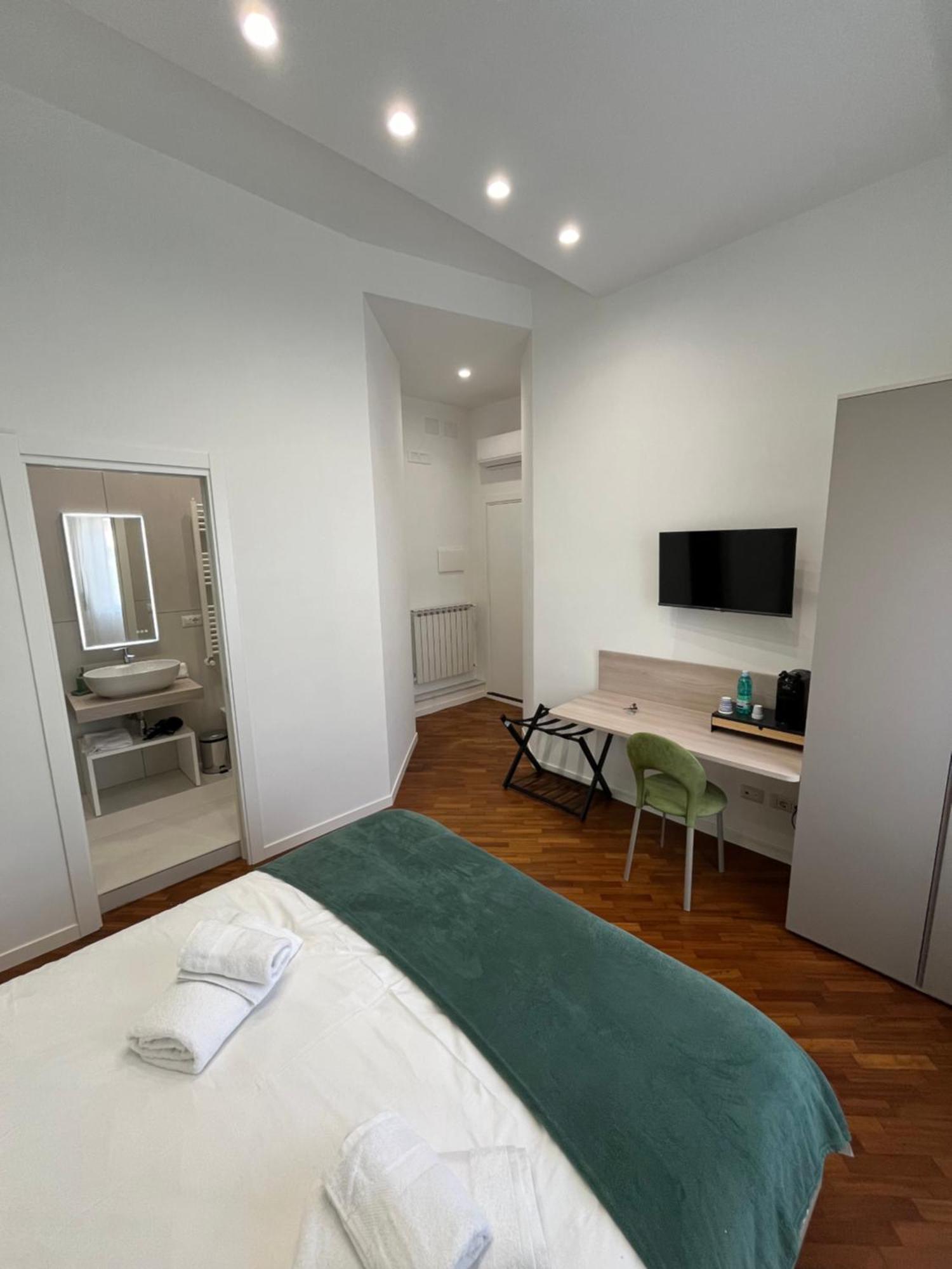 Maison Grimaldi Napoli Bagian luar foto