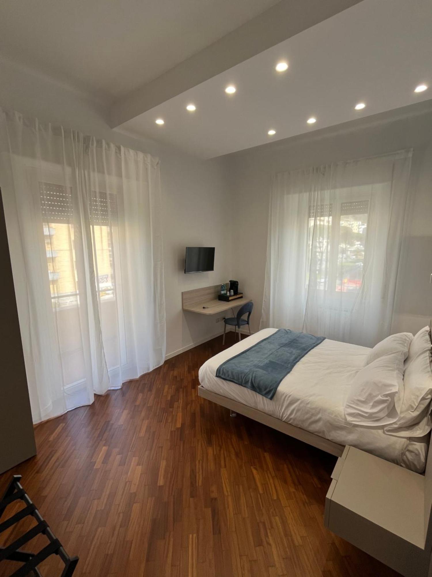 Maison Grimaldi Napoli Bagian luar foto